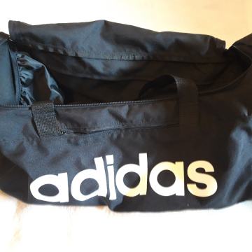 Torba adidas na rame