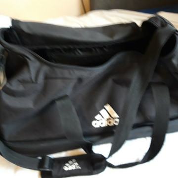 Torba adidas na rame