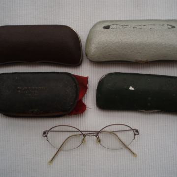 4 etuia za naočale i jedan okvir