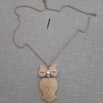 medaljon sova s lančićem