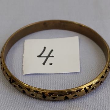 NARUKVICA. Br-4. Mesing, stara sa duplim limom, urezani ornamenti. Mob