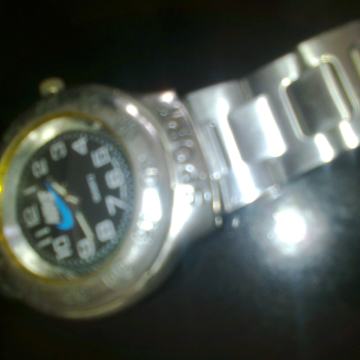 Prodajem muški ručni sat