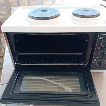 Pećnica sa 2 ploče za kuhanje