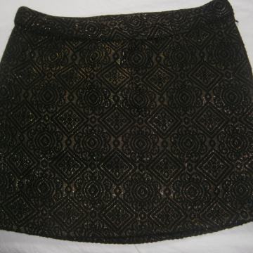 2+1 GRATIS! POTPUNO NOVA CRNA SUKNJA SA ZLATNIM UZORKOM, BR.40