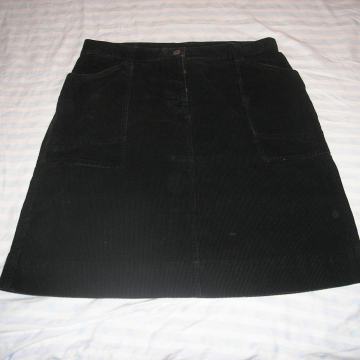 Benetton crna samtana suknja - 46 veličina
