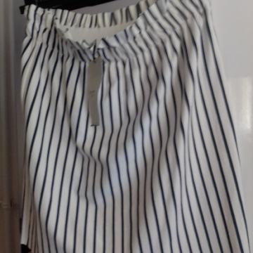 BERSHKA SUKNJA NA GUMU vel. 40/42 - NOVO