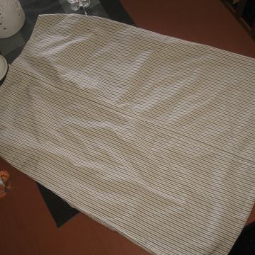 BIJELA SUKNJA NA CRNE PRUGE 38/40