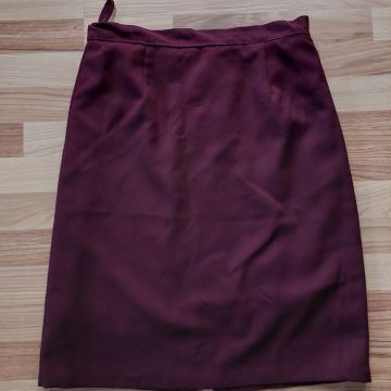 Bordo suknja