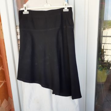 Crna asimetrična suknja A kroja L/42