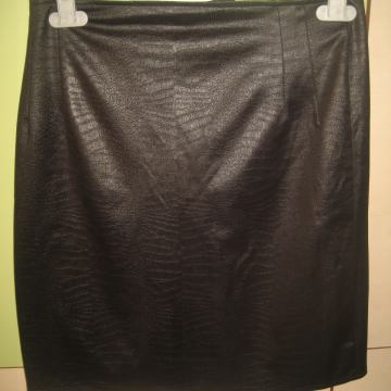 CRNA "KOŽNA " SUKNJA VEL. 36/38