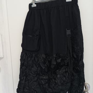 CRNA NABORANA SUKNJA L