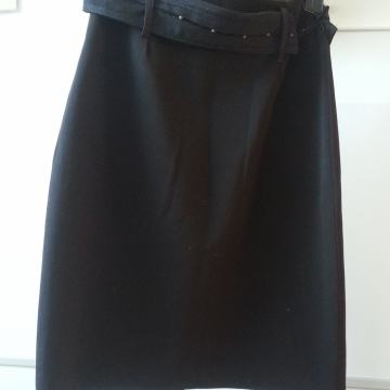 Crna pencil suknja 38