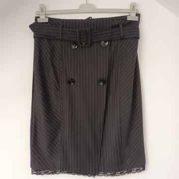 Crna poslovna suknja 36 38 novo