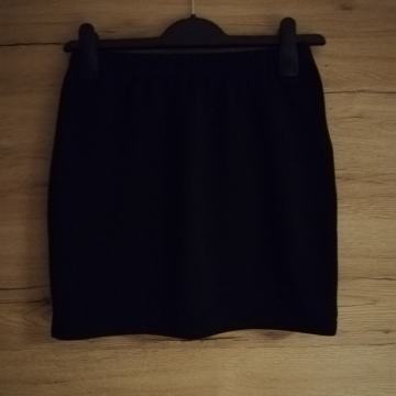 Crna rastezljiva suknja