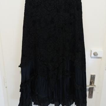 CRNA RELJEFNA SUKNJA 42