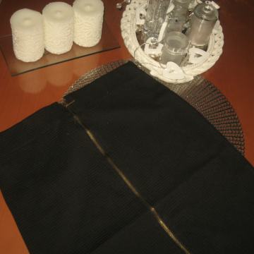 NOVA CRNA SUKNJA S CIFOM IZA VEL. L