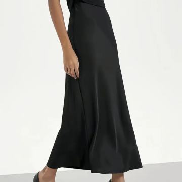 CRNA SUKNJA OD SATENA NA GUMU VEL.XL - NOVO S ETIKETOM