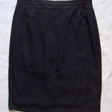 Crna suknja vl. 40 / TOTALNA ČISTKA