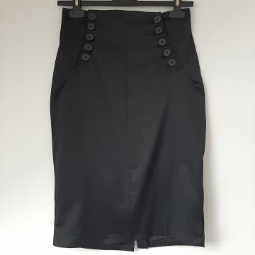 Crna uska pencil suknja visoki struk 36