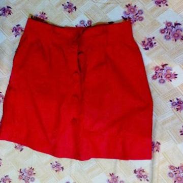 Ženska crvena suknja brenda Amisu na kopčanje, oblika zvona, novo