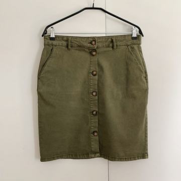 RESERVED suknja Vel.40