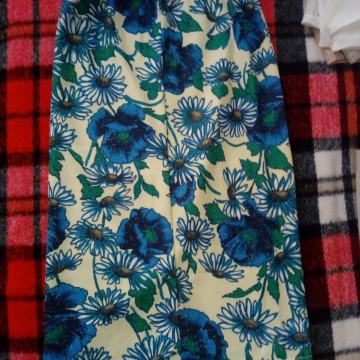 Cvjetna suknja do ispod koljena