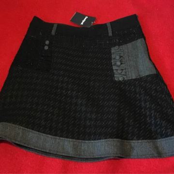 DESIGUAL SUKNJA BR 40 crno NOVA