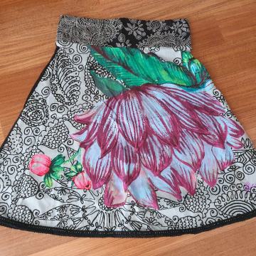 Desigual suknja S + majica na poklon