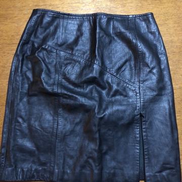 Douglas kožna suknja L