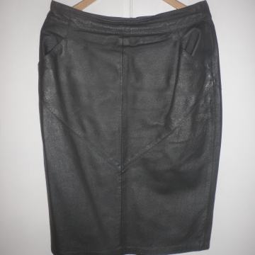 ELEGANTNA KOŽNA SUKNJA 38 M