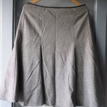 ELEGANTNA VUNENA SUKNJA 38 - 40 M