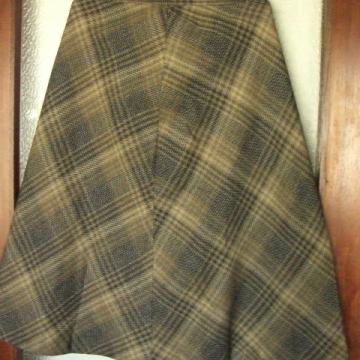 ELEGANTNA VUNENA SUKNJA 38 - 40 M