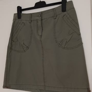 H&M sportska suknja br. 40