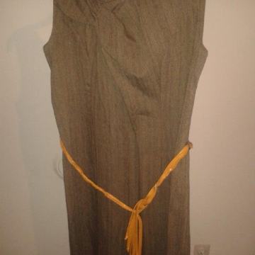 Haljina, topla, elegantna i udobna, malo nošena, veličina 38.