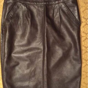 Kožna pencil suknja visokog struka sa cvjetnom aplikacijom