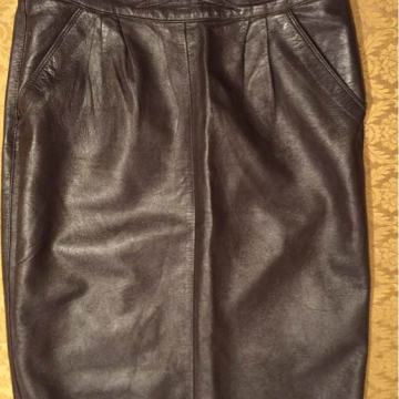 Kožna suknja pencil model visokog struka sa aplikacijom