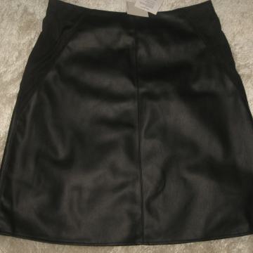 KOŽNA SUKNJA S PLIŠANIM DETALJIMA VEL. 40  NOVO