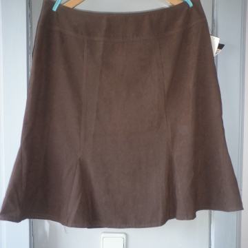 NOVA LAGANA SUKNJA 46 XL