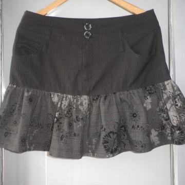 LAGANA SUKNJA / MINICA 38 - 40 M