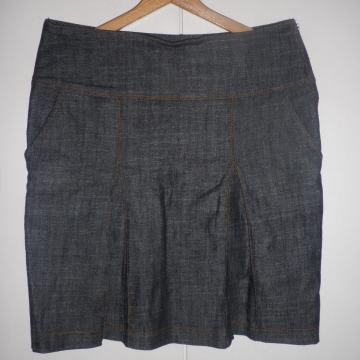 LAGANA TRAPER SUKNJA 32 / 34 XS