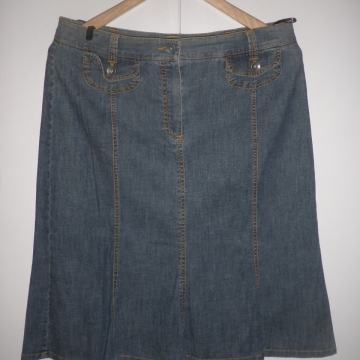 LAGANA TRAPER SUKNJA 42 L