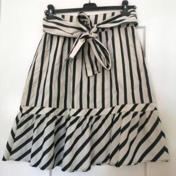 Mango Suit suknja na prugice s mašnom