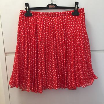 CRVENA PLISIRANA SUKNJA NA GUMU VEL. UNI - NOVO