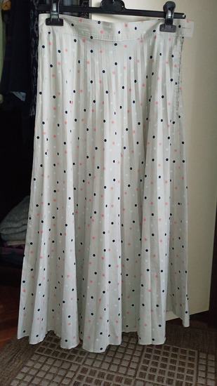 Plisirana suknja na točkice