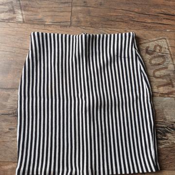 Prugasta suknja minica XS