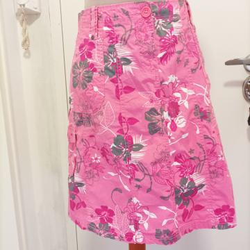 RUŽIČASTA SUKNJA 44
