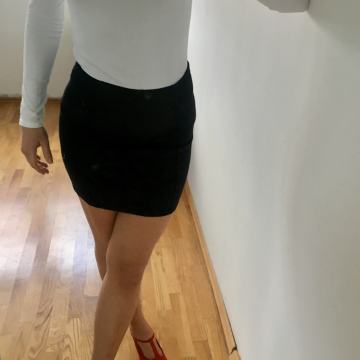 SEXY RASTEZLJIVA CRNA SUKNJA