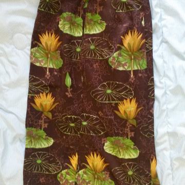 Smeđa duža suknja s cvjetnim uzorkom