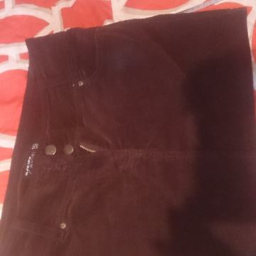 SMEĐA SAMT MINICA M 38 KRATKI ŠOS SUKNJA