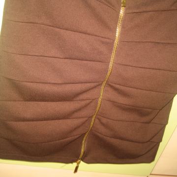 SMEĐA SUKNJA S ZLATNIM CIFOM 38/40  NOVO